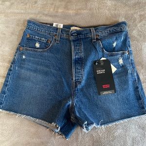 Levi’s ribcage shorts size 32